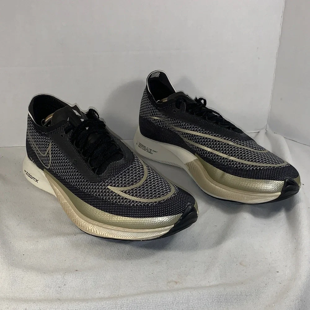 Nike Mens Streakfly Black/Metallic Gold Performance Running Shoes